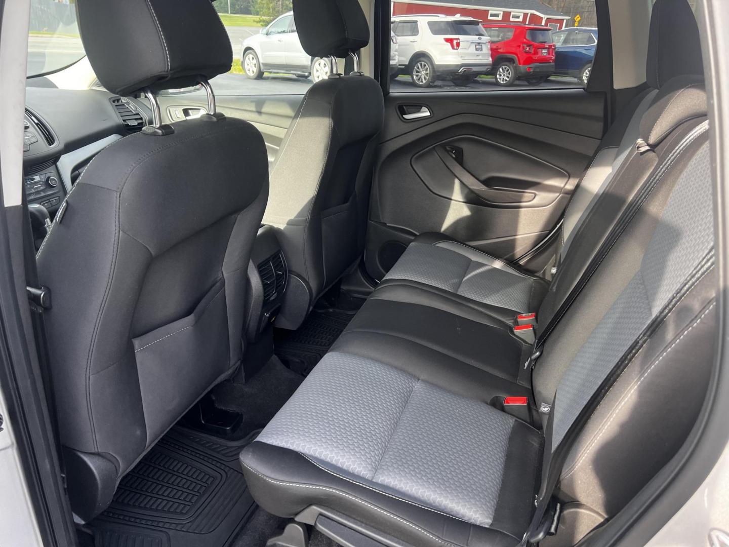 2017 Silver /Black Ford Escape SE 4WD (1FMCU9GD8HU) with an 1.5L I4 DOHC 16V TURBO engine, 6A transmission, located at 11115 Chardon Rd. , Chardon, OH, 44024, (440) 214-9705, 41.580246, -81.241943 - Photo#27