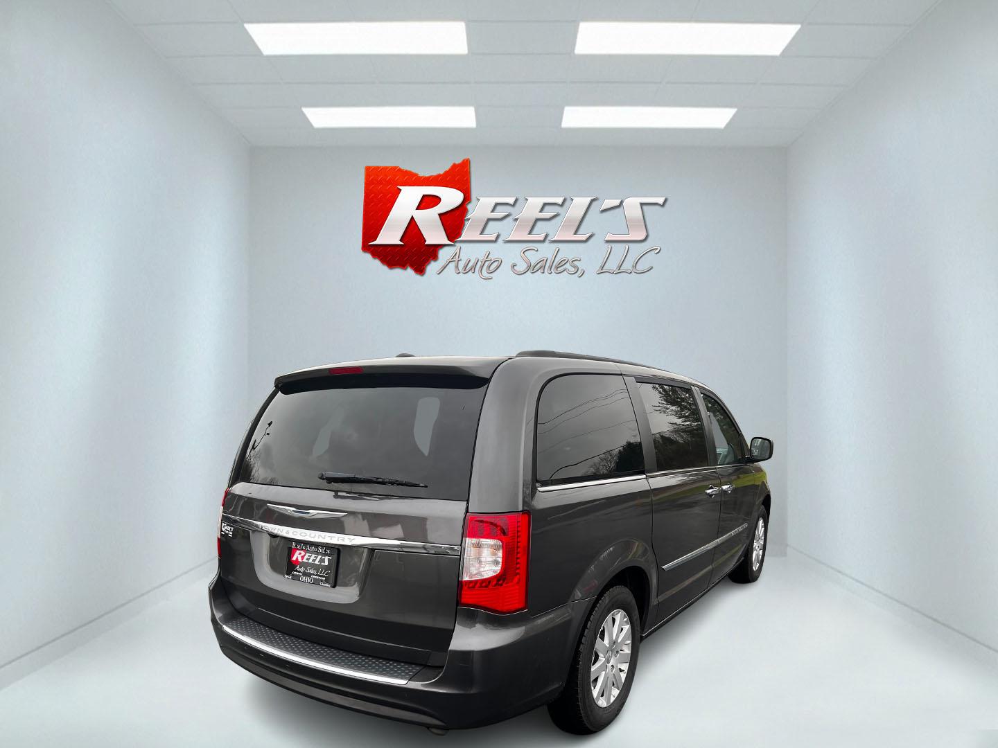 2016 Gray /Black Chrysler Town & Country Touring (2C4RC1BG5GR) with an 3.6L V6 DOHC 24V FFV engine, 6A transmission, located at 11115 Chardon Rd. , Chardon, OH, 44024, (440) 214-9705, 41.580246, -81.241943 - This 2016 Chrysler Town & Country Touring is a family-friendly minivan powered by a 3.6L Pentastar V6 engine paired with a 6-speed automatic transmission, and offers flexibility with its flex-fuel capability. It provides a comfortable and luxurious interior with leather seating, heated front seats, - Photo#5