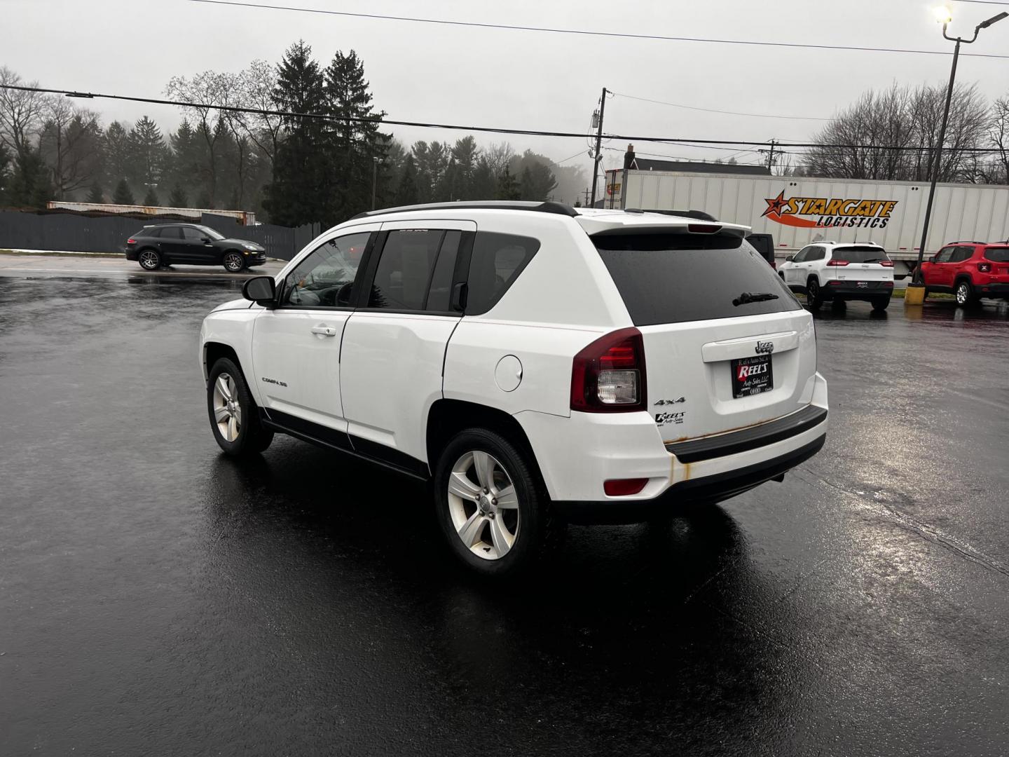 2016 White /Black Jeep Compass Sport 4WD (1C4NJDBB0GD) with an 2.4L I4 DOHC 16V engine, 6 Speed Auto transmission, located at 11115 Chardon Rd. , Chardon, OH, 44024, (440) 214-9705, 41.580246, -81.241943 - This 2016 Jeep Compass Sport 4WD is a compact SUV designed for versatility and efficiency, featuring a 2.4L I4 engine coupled with a 6-speed automatic transmission. It offers practical features such as an auto-dimming rearview mirror for reduced glare, dusk-sensing headlights for enhanced visibility - Photo#9