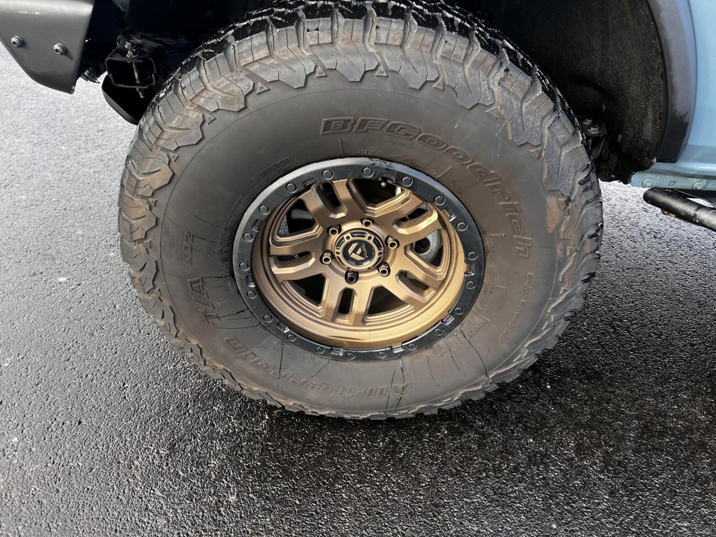 2022 Blue /Black Ford Bronco Badlands 4-Door (1FMEE5DP6NL) with an 2.7L V6 DOHC 24V TWIN TURBO engine, 10 Speed Auto transmission, located at 11115 Chardon Rd. , Chardon, OH, 44024, (440) 214-9705, 41.580246, -81.241943 - This 2022 Ford Bronco Badlands, equipped with a robust 2.7L Twin Turbo EcoBoost V6 engine, delivers an impressive 330 horsepower and 415 lb-ft of torque, making it a formidable choice for off-road enthusiasts. Its 10-speed automatic transmission ensures smooth and responsive performance, while 37" a - Photo#16