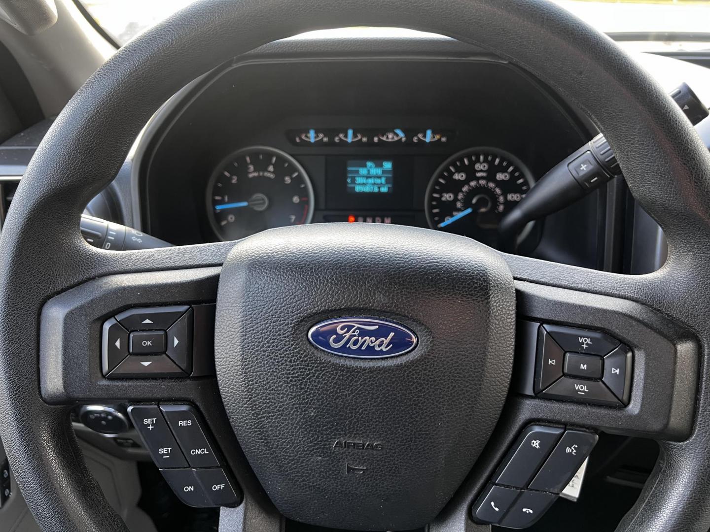 2018 Gray /Black Ford F-150 XLT SuperCrew 5.5-ft. Bed 4WD (1FTEW1EG0JK) with an 3.5L V6 TWIN TURBO engine, 10 Speed Auto transmission, located at 11115 Chardon Rd. , Chardon, OH, 44024, (440) 214-9705, 41.580246, -81.241943 - This 2018 Ford F-150 XLT Crew Cab 4WD is a capable and versatile pickup, offering impressive power and functionality. It features a 3.5-liter twin-turbo EcoBoost V6 engine coupled with a 10-speed automatic transmission, delivering 375 horsepower and an impressive 470 lb-ft of torque. These specifica - Photo#25