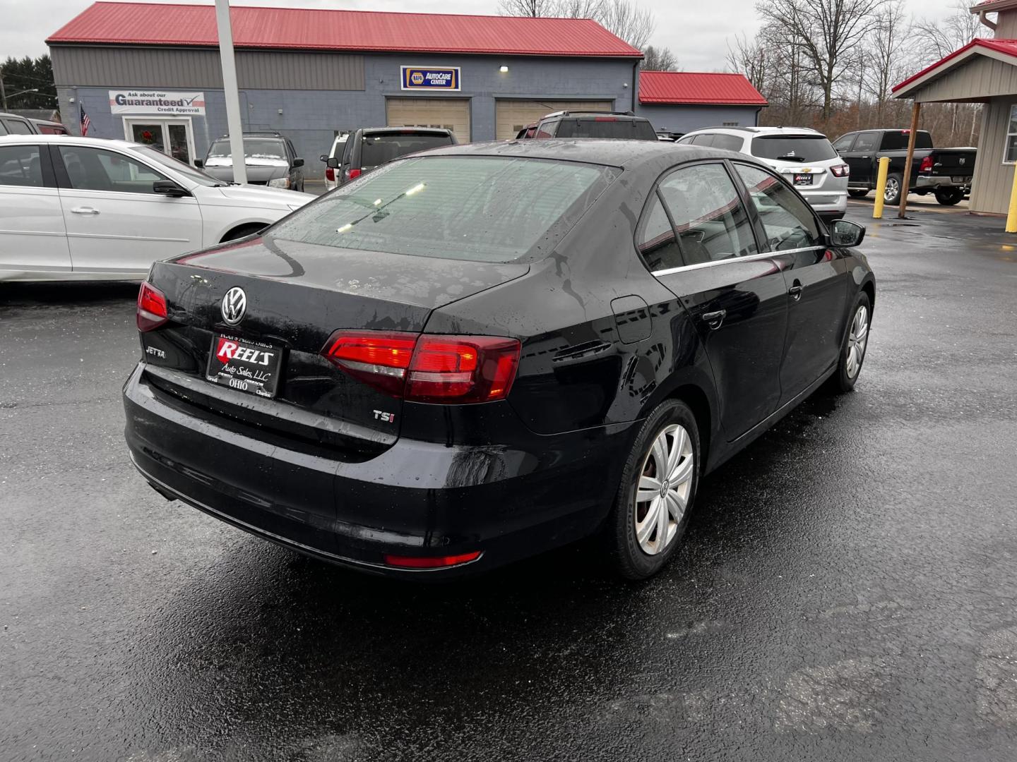 2017 Black /Gray Volkswagen Jetta 1.4T S 6A (3VW2B7AJ1HM) with an 1.4L I4 DOHC 20V Turbo engine, 6 Speed Automatic transmission, located at 547 E. Main St., Orwell, OH, 44076, (440) 437-5893, 41.535435, -80.847855 - Photo#6