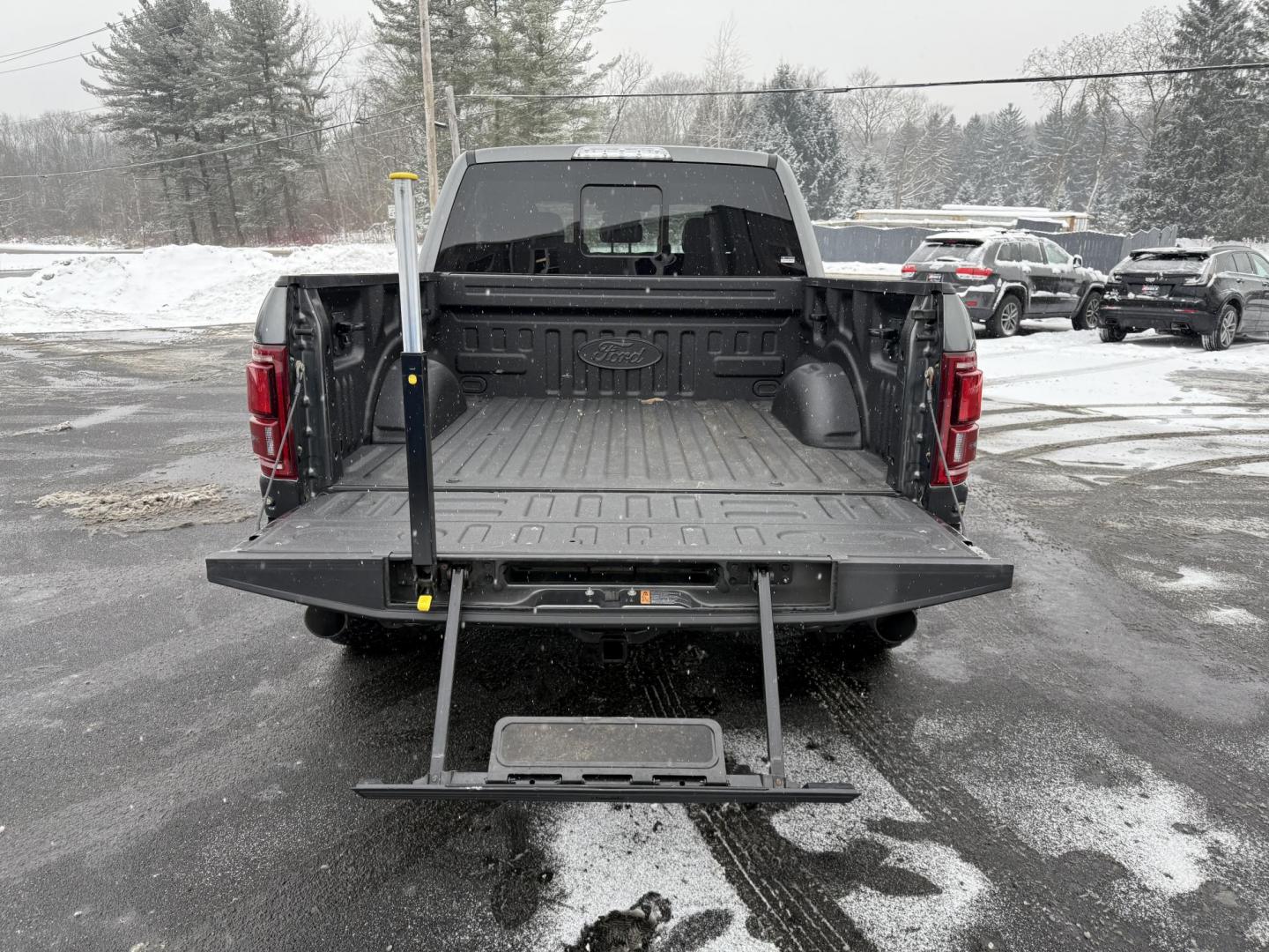 2018 Gray /Black Ford F-150 Raptor SuperCrew 4WD (1FTFW1RG5JF) with an 3.5 V6 TWIN TURBO High Output engine, 10 Speed Auto transmission, located at 547 E. Main St., Orwell, OH, 44076, (440) 437-5893, 41.535435, -80.847855 - This One Owner 2018 Ford F-150 Raptor Crew Cab 4WD is an impressive off-road performance truck that combines power and luxury. It is fueled by a robust 3.5-liter twin-turbo high-output EcoBoost V6 engine that delivers a substantial 450 horsepower and 510 lb-ft of torque, coupled with a 10-speed auto - Photo#20