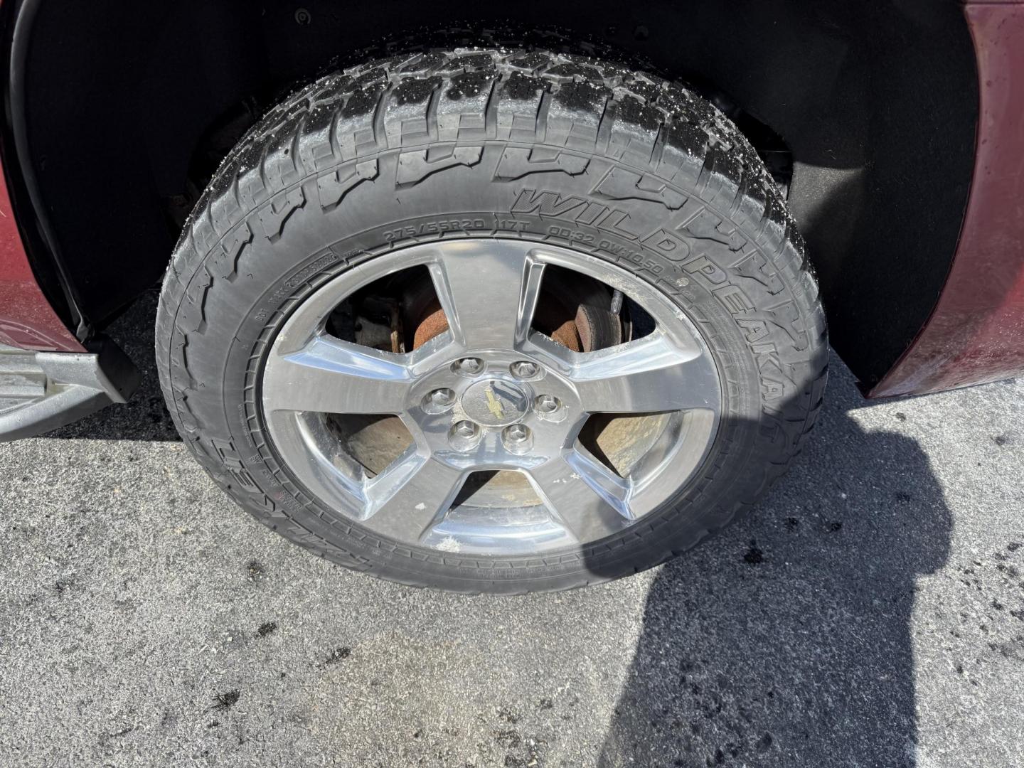 2017 Red /Black Chevrolet Tahoe LT 4WD (1GNSKBKC3HR) with an 5.3L V8 OHV 16V engine, 6A transmission, located at 11115 Chardon Rd. , Chardon, OH, 44024, (440) 214-9705, 41.580246, -81.241943 - Photo#11