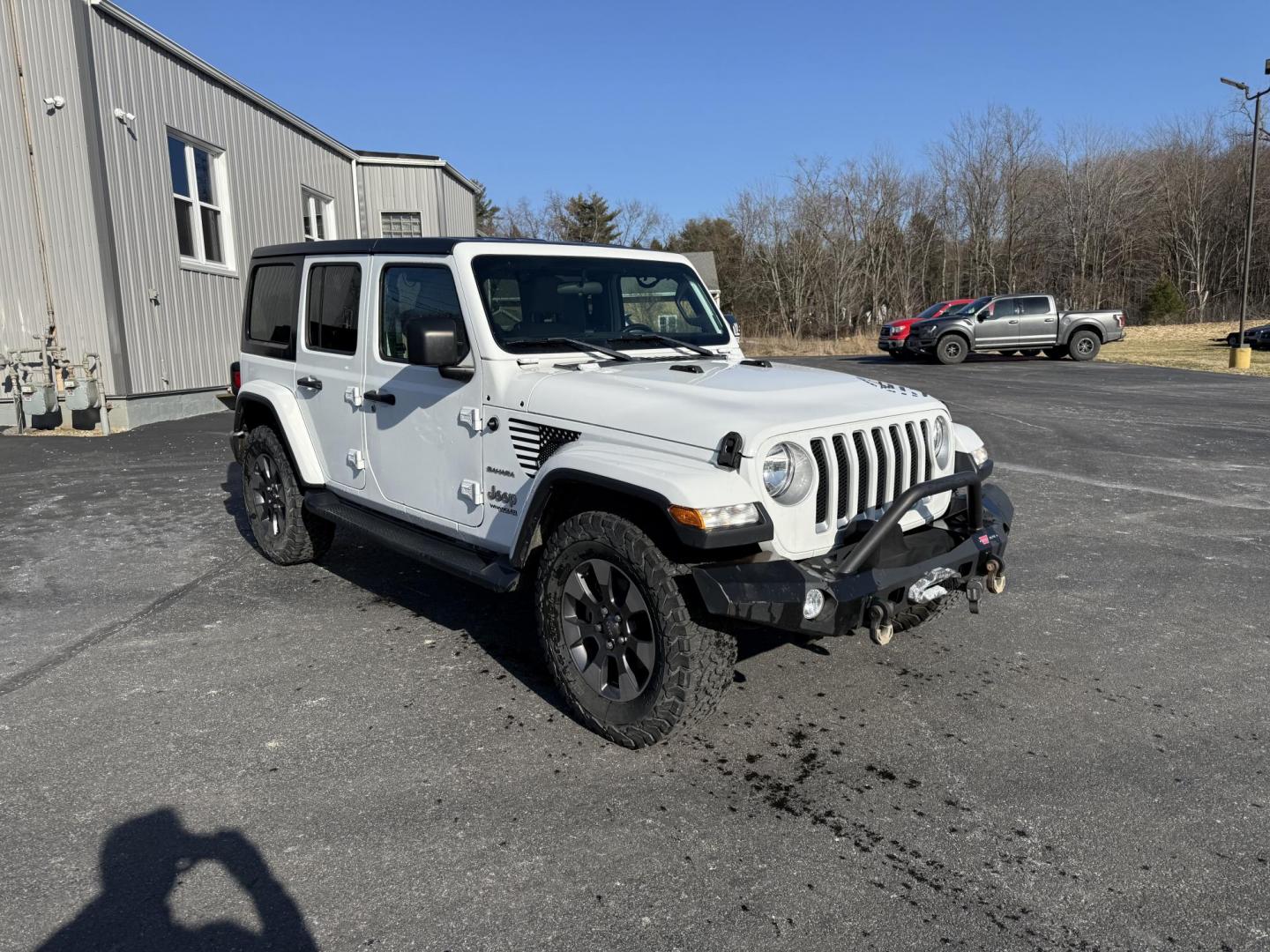 2018 White /Brown Jeep Wrangler JK Unlimited Sahara (1C4HJXEGXJW) with an 3.6L V6 DOHC 24V engine, 8-Speed Automatic transmission, located at 11115 Chardon Rd. , Chardon, OH, 44024, (440) 214-9705, 41.580246, -81.241943 - This 2018 Jeep Wrangler Unlimited Sahara is designed to provide both rugged off-road capability and modern comfort. It is powered by a 3.6-liter Pentastar V6 engine, which is paired with an 8-speed automatic transmission, offering robust performance and smooth shifting. The interior features a leath - Photo#2