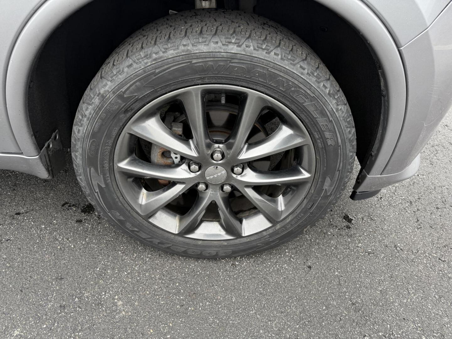 2018 Silver /Black Dodge Durango GT AWD (1C4RDJDG4JC) with an 3.6L V6 DOHC 24V engine, 8A transmission, located at 11115 Chardon Rd. , Chardon, OH, 44024, (440) 214-9705, 41.580246, -81.241943 - Photo#40